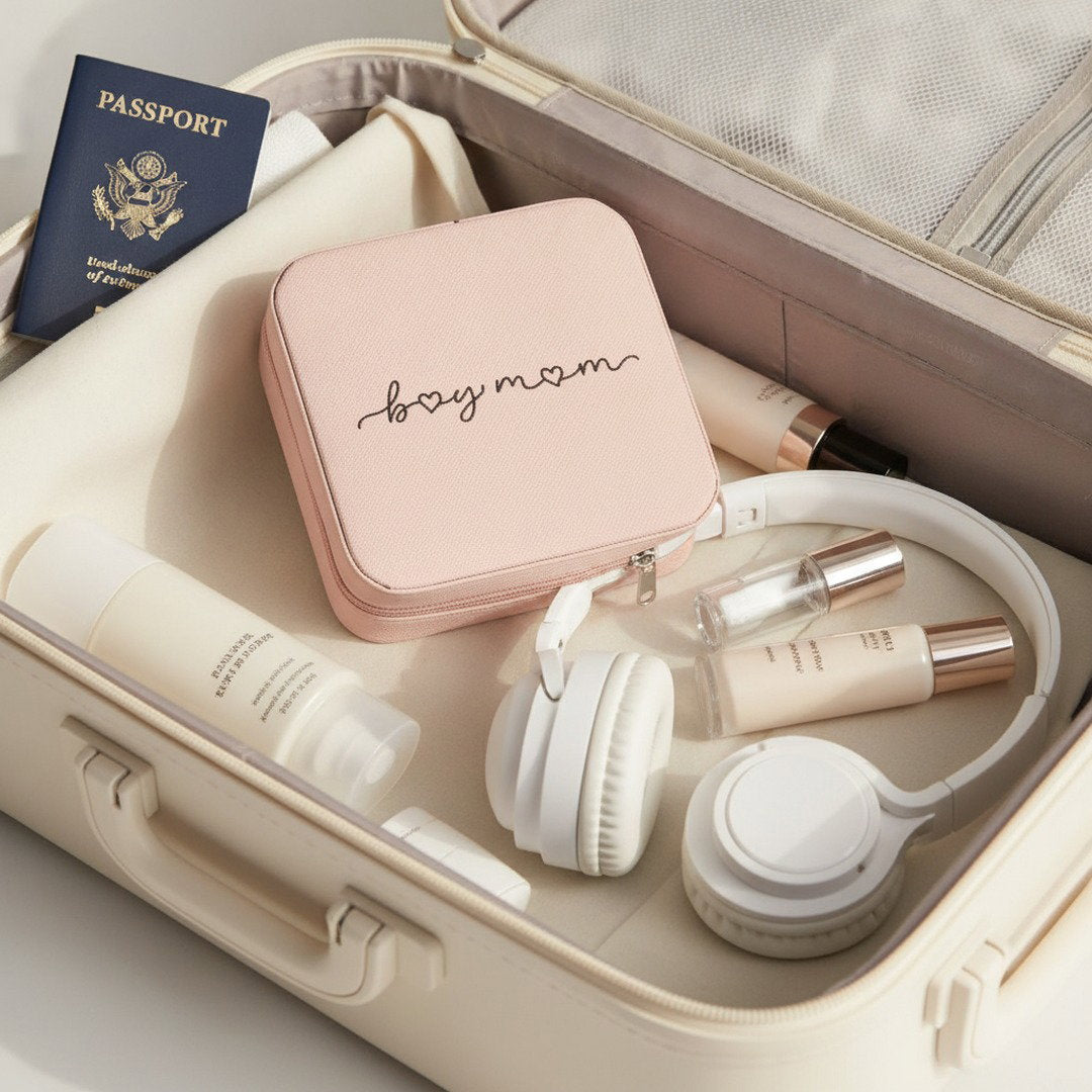 Compact 'boymom' Travel Jewelry Case — Portable Organizer for Rings, Earrings & Necklaces