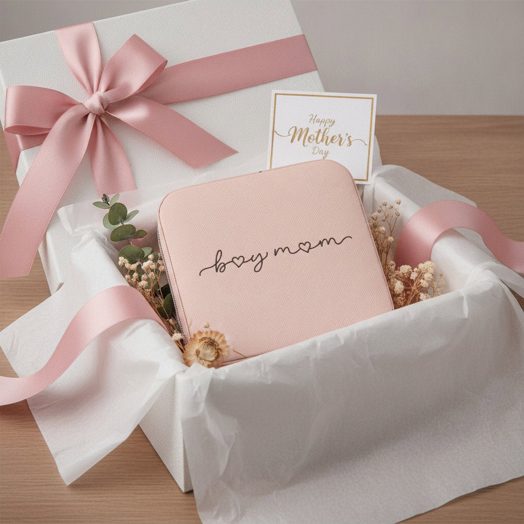 Compact 'boymom' Travel Jewelry Case — Portable Organizer for Rings, Earrings & Necklaces
